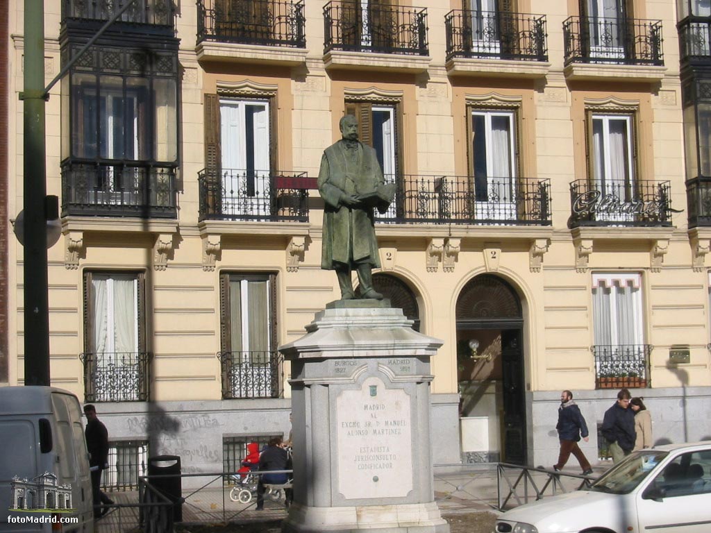 Estatua de Alonso Martnez