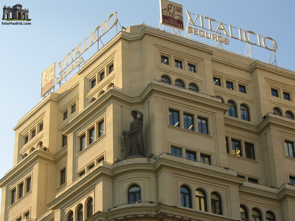 Escultura del Edificio Vitalicio