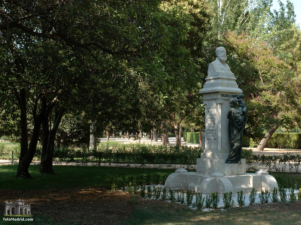 Monumento a Manuel Tolosa Latour