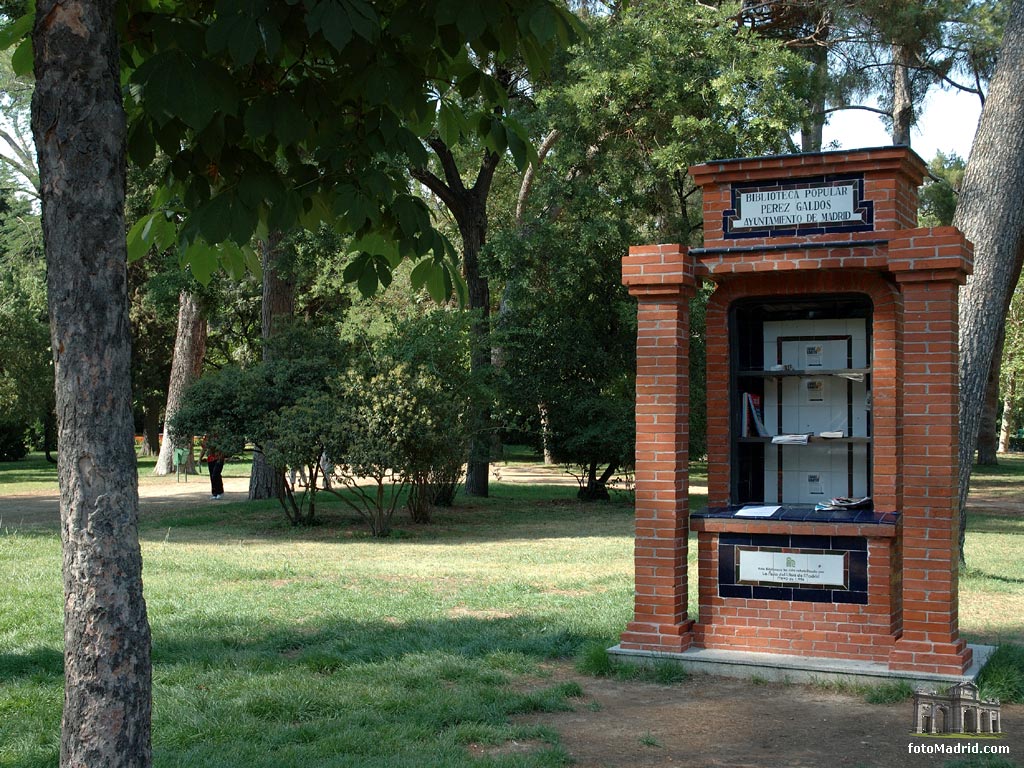 Monumento a Benito Prez Galdos