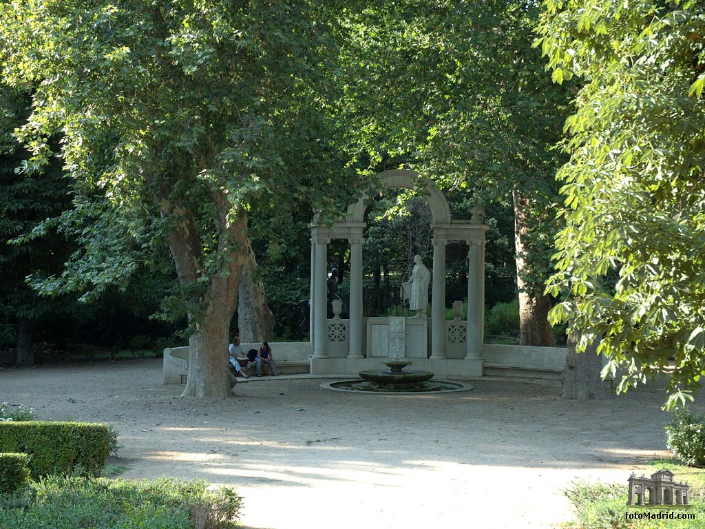 Monumento a los hermanos lvarez Quintero