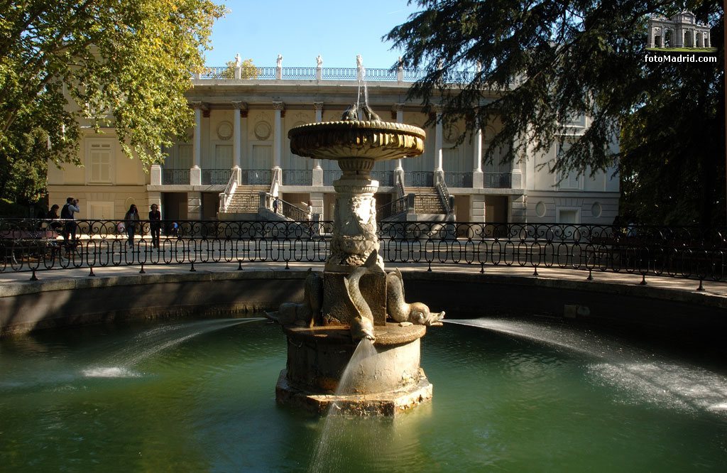 Fuente de los Delfines y de las Ranas en El Capricho