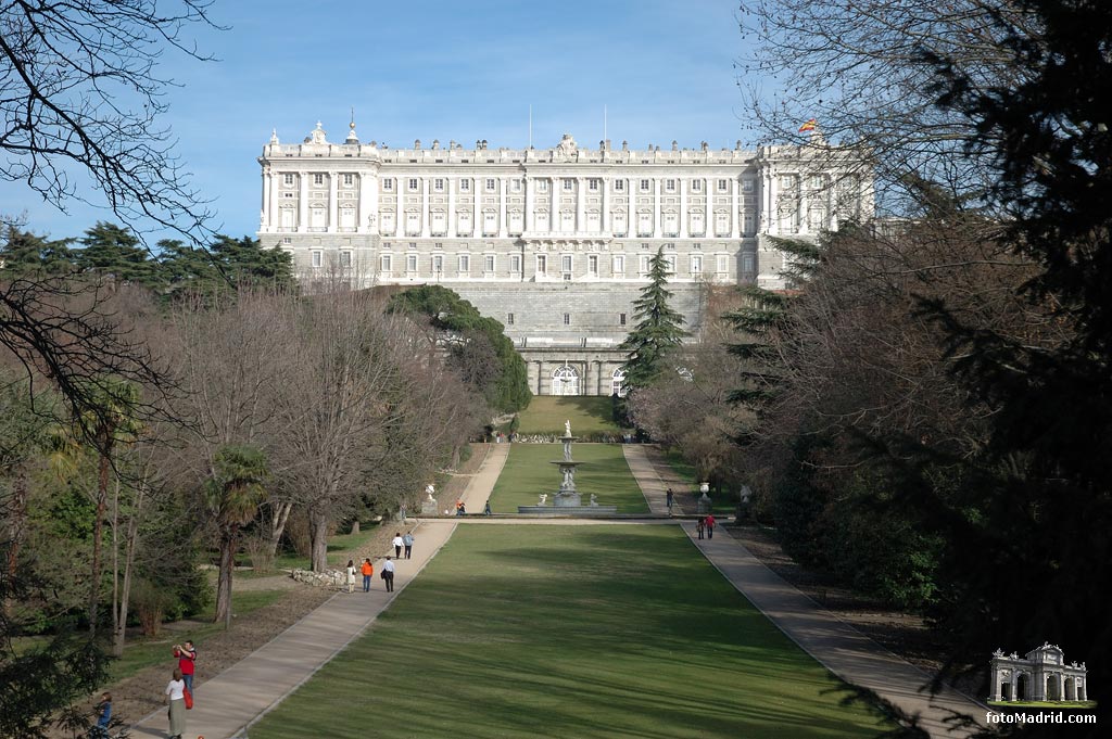 Paseo del Campo del Moro