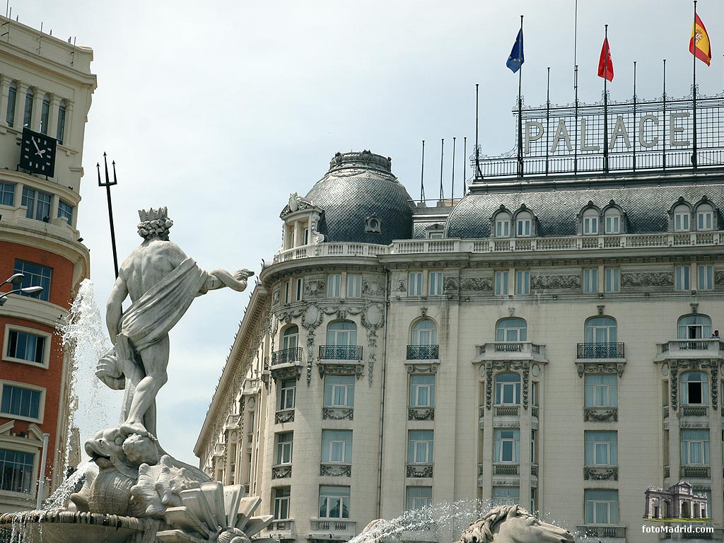 Fuente de Neptuno y Hotel Palace