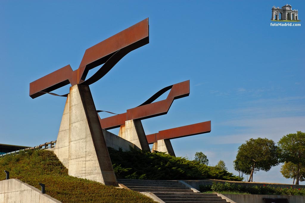 Viga. Escultura en el Parque Juan Carlos I