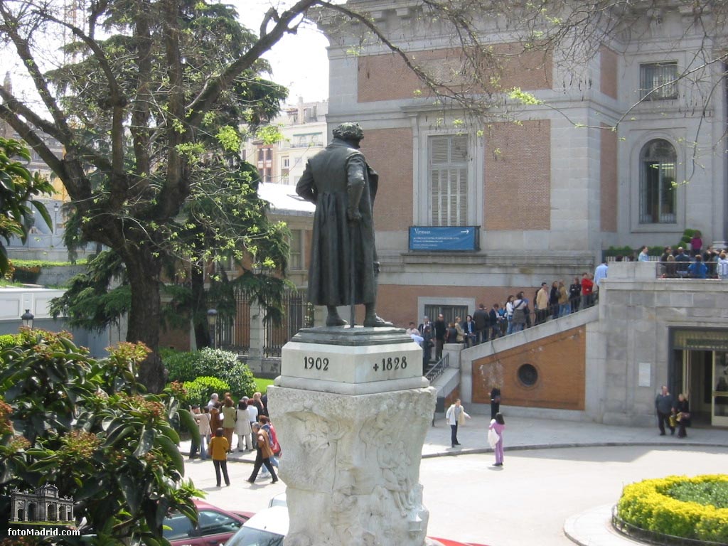 Museo del Prado - Estatua Goya