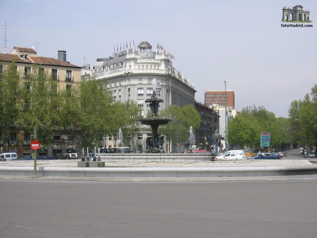 Fuente de la alcachofa - Glorieta emperador Carlos V