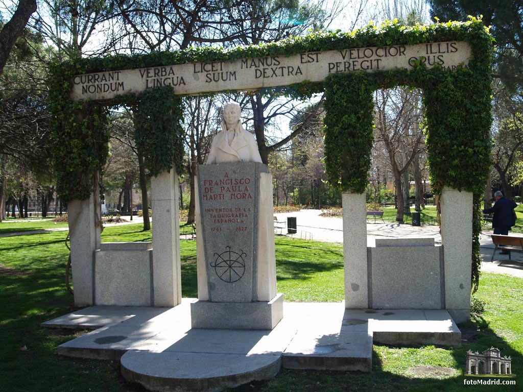Monumento a Francisco de Paula Mart� Mora