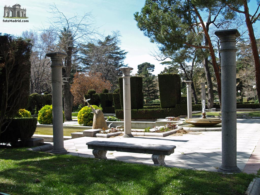 Jardines de la Casa de Fieras y fuente de la gaviota