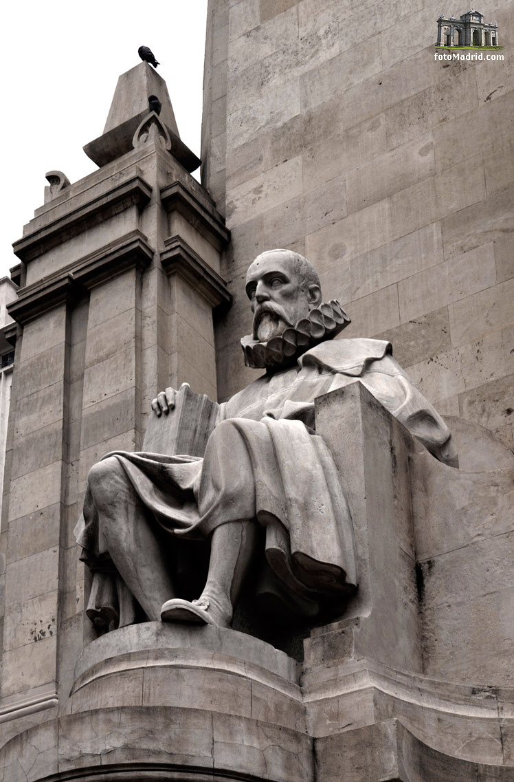 Detalle del Monumento a Cervantes
