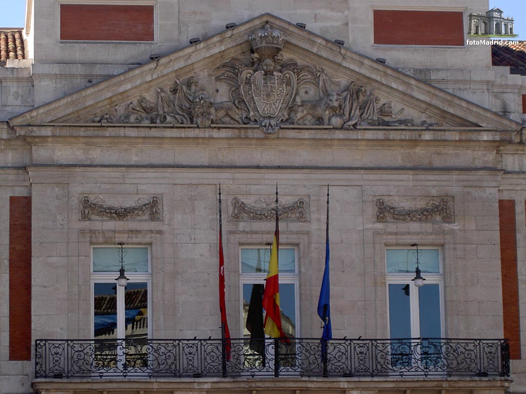 Detalle del frontn (Casa de Correos)