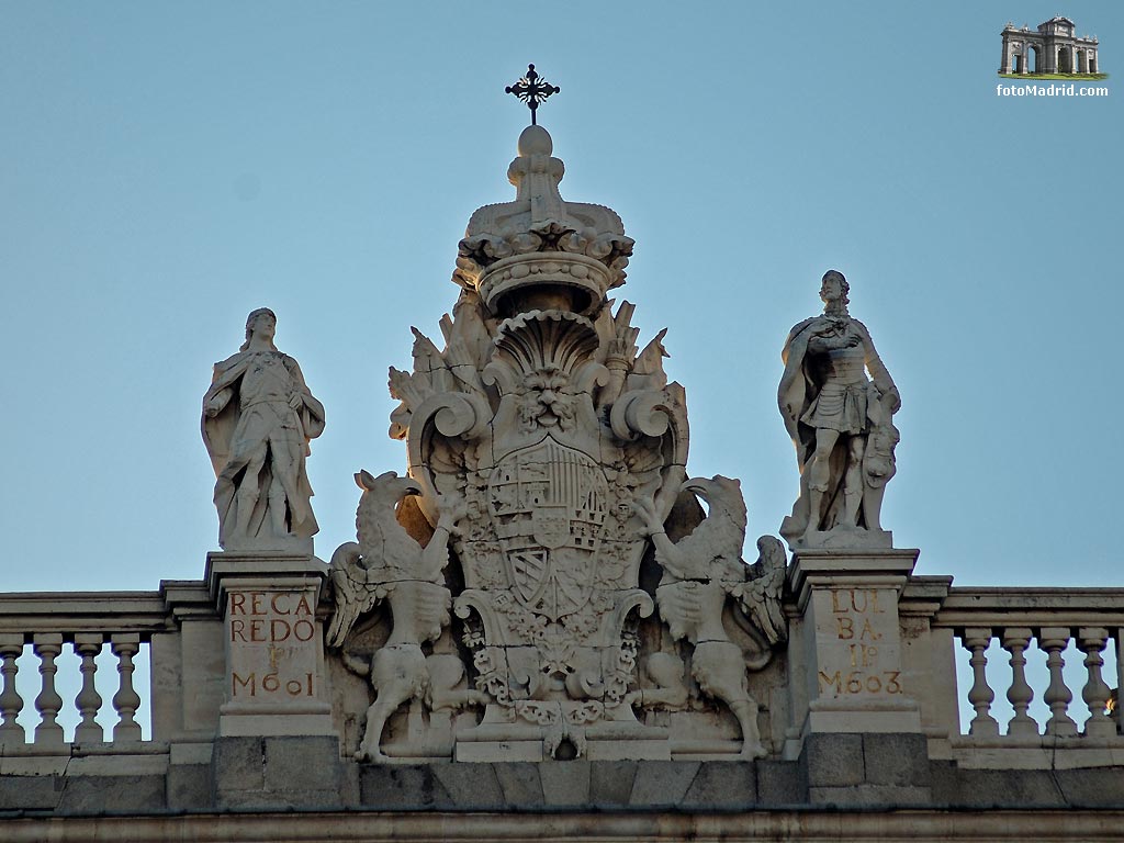 Escudo de armas del Palacio Real
