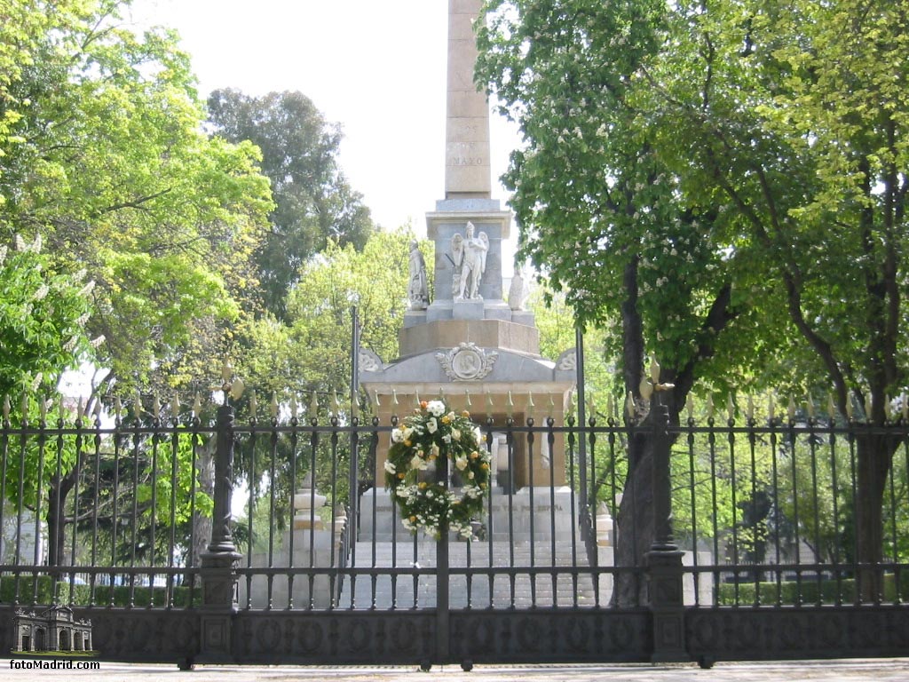 Monumento vctimas del 2 de mayo
