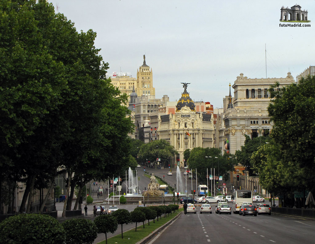 La Calle de Alcal y el Edificio Metrpolis