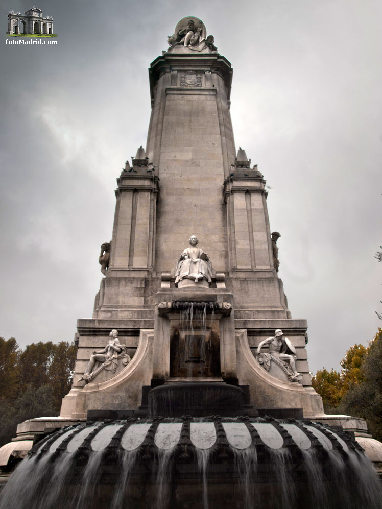 Plaza Espaa, monumento a Cervantes